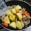 関西では珍しいかな？「豚肉じゃが」の工程4