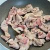 ごはんにぴったり♪【豚こまとコーンのバター甘辛炒め】の工程2