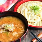 ピリ辛ネギ味噌つけだれで！スタミナ豚肉うどん