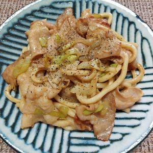 よっこの作ってみた!投稿(【豚バラとネギのカレー焼うどん】一度食べたらリピート確定♪)