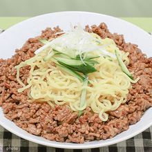 ピリッと汁なし「ジャージャー麺」