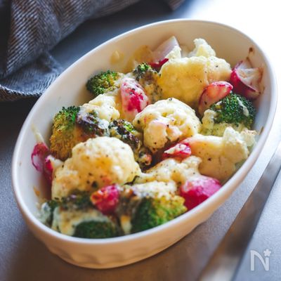 焼くだけ♪ブロッコリーとカリフラワーのサラダグラタン