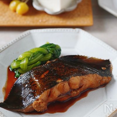 【定番の和食】ご飯が進むしっかり甘辛。子持ちカレイの煮付け