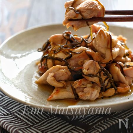 ハマります 鶏もも肉の塩昆布レモンのバター炒め By 松山絵美 レシピサイト Nadia ナディア プロの料理家のおいしいレシピ