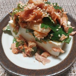 よっこの作ってみた!投稿(混ぜるだけ！大葉入りツナキムチのせ冷奴)