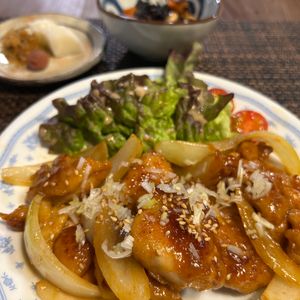 1492159の作ってみた!投稿(【鶏肉と玉ねぎの甘辛コチュジャン炒め】鶏肉×玉ねぎが絶品♡)