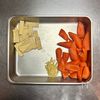 【にんじんと油揚げの梅煮】節約♪の工程1