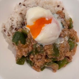 イトマルの作ってみた!投稿(とろうま！鶏そぼろピーマンの濃厚肉味噌ごはん)