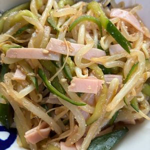 tomo🤗の作ってみた!投稿(5分で簡単！もやしときゅうりとハムの中華サラダ)