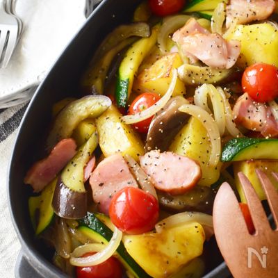 満腹満足!たっぷり野菜とベーコンのコンソメじゃがバター