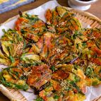 具だくさん！なすとニラと豆腐のチーズチヂミ
