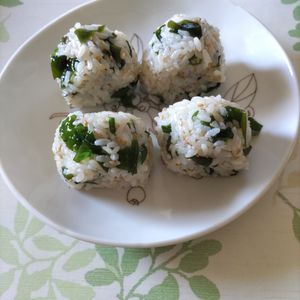KUMIKOの作ってみた!投稿(沢山の方に大好評おにぎり♪
わかめと鰹節の混ぜおにぎり)