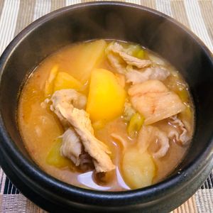 puricoの作ってみた!投稿(豚こまでカムジャタン風味噌キムチ鍋)