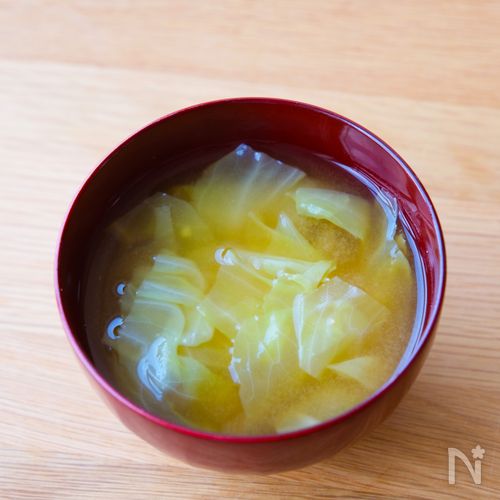 だしパックで簡単♪キャベツの味噌汁