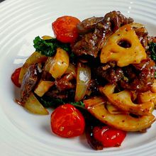 【牛肉のたっぷり黒胡椒炒め】ピリ辛アクセントがやみつきに。