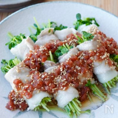 【簡単♪豆苗の豚巻きのレンジ蒸し】梅だれでさっぱりと！