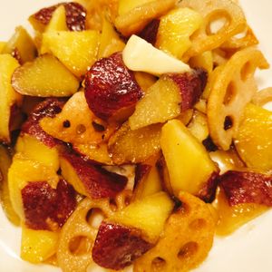 232088の作ってみた!投稿(さつま芋と蓮根の塩レモンバター炒め😋ねっとり甘～い🤩💖)