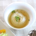 丸ごと新玉ねぎのスープ