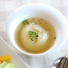 丸ごと新玉ねぎのスープ