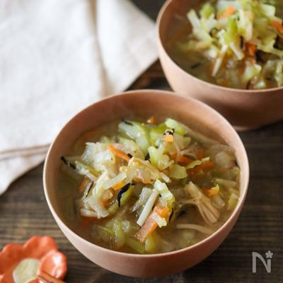 【かつお節で時短】ひじきとたっぷり細切り野菜のお味噌汁
