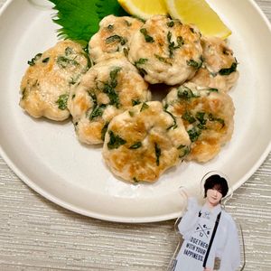 エミリの作ってみた!投稿(旨味効きすぎ♪【むね肉と大葉のうま塩つくね】)