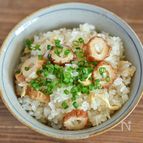 やさしい味わい♪ちくわと油揚げの炊き込みごはん