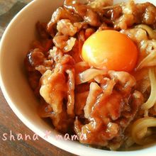 隠し味はあれ♪豚こまで甘辛スパイシー絶品豚丼♪