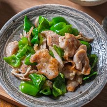 【しっとり鶏とピーマンのコク旨塩炒め】あとを引く♪