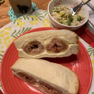 ぐ〜たら子の作ってみた!投稿(5分でお店の味！【いちじくサンド】)