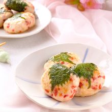 お弁当に☆桜餅気分の鶏はんぺんバーグ！