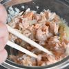 マスタードソースで食べる【秋鮭とゆめいころのコロッケ】の工程4