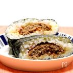 残ったハンバーグで「チーズバーグおにぎらず」