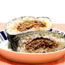 残ったハンバーグで「チーズバーグおにぎらず」