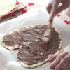 ねじるだけで簡単♡ハートチョコパイの工程1