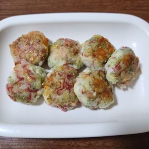 とももの作ってみた!投稿(＼揚げずに絶品／ワンパン10分【カニカマのチーズ磯辺揚げ風】)