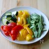 厚揚げと夏野菜のカレー蒸しの工程1