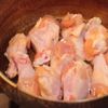 甘辛♡鶏手羽元とゆで卵の煮物の工程1