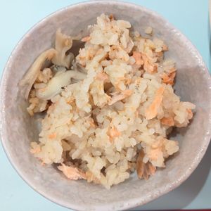 milkの作ってみた!投稿(【鮭とまいたけの炊き込み飯】冷凍鮭でも出来る！)
