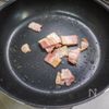 ベーコンとレタスのチーズ卵炒めの工程1