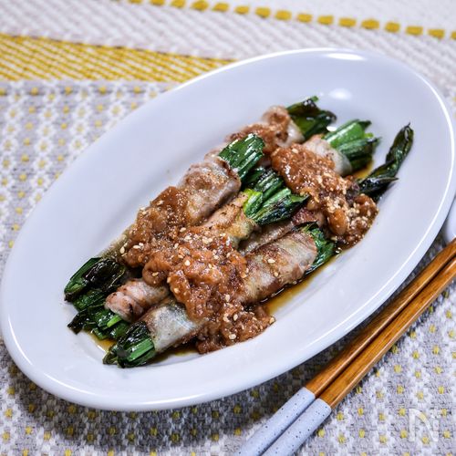 薄切り豚肉で作るニラネギ巻き焼梅ポン酢かけ