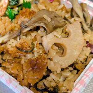 まゆのの作ってみた!投稿(さつまいもと舞茸《絶品♡塩昆布炊き込みご飯》)