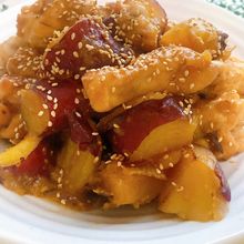 ボリュームおかず☆ホクホクさつまいもと手羽元の甘辛煮