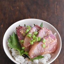 【ブリの味噌漬けのっけごはん】ごはんがすすむ簡単丼♪