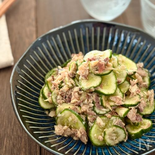 材料3つで副菜!《サバ缶ときゅうりの梅和え》