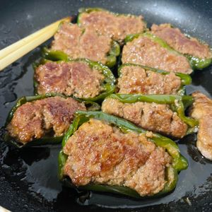yonachanの作ってみた!投稿(【ピーマンの肉詰めの甘辛照り焼き】裏ワザで絶対失敗なし!)