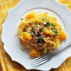 フライパン一つで簡単！オレンジ＆アーモンドのワンポットパスタ