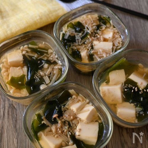 豆腐とわかめ、えのきの中華スープ