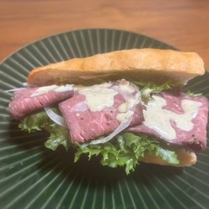 こむぎの作ってみた!投稿(わさびマヨがポイント♩ローストビーフのバゲットサンド)