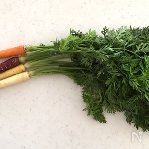 簡単！パルミジャーノの香り最高♪『人参の葉のジェノベーゼ