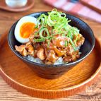 さっと作れる♪【豚こまと玉ねぎの甘辛丼】